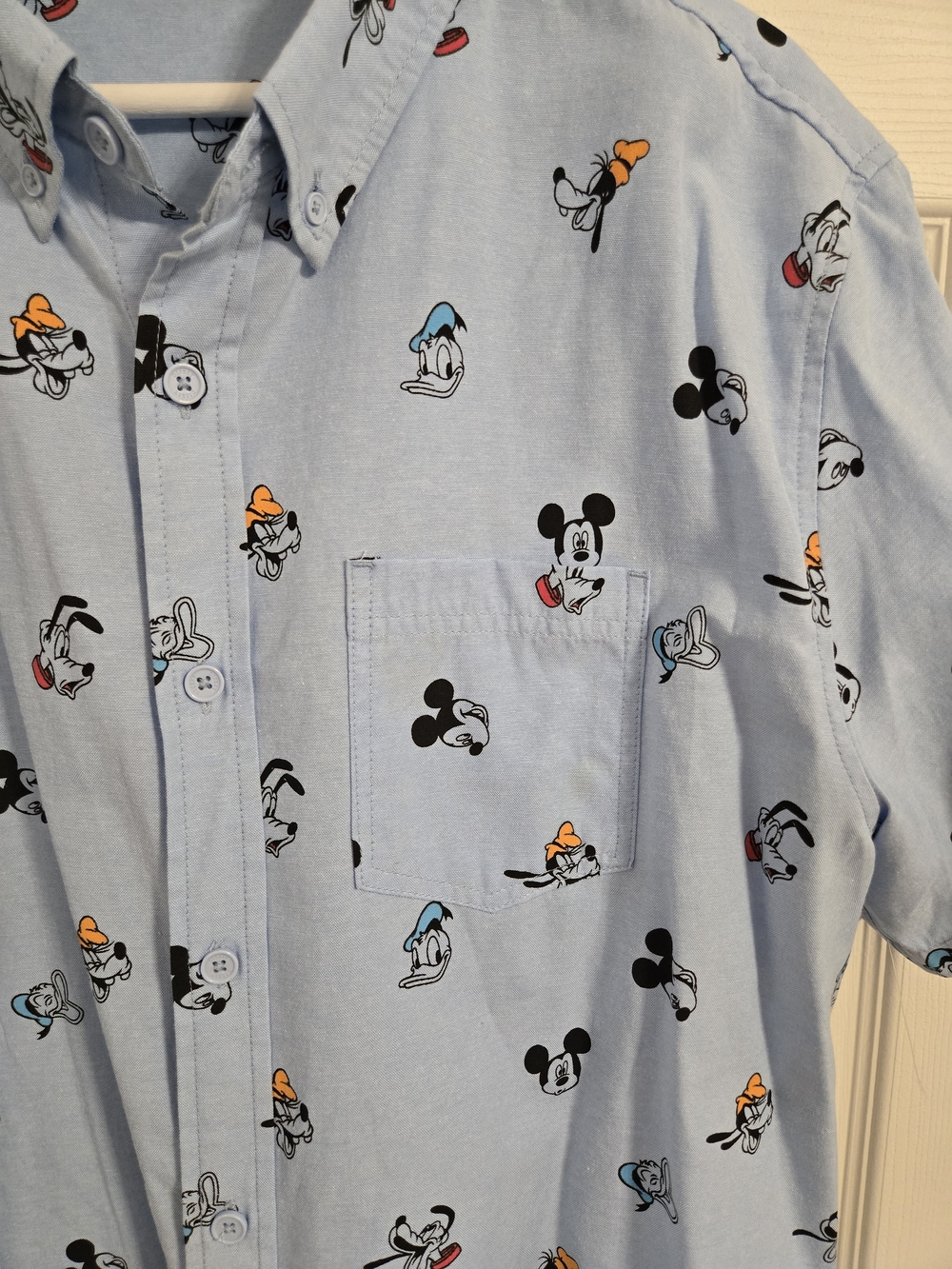 Disney Light Blue Short-Sleeve Button-Down with Mickey & Friends Print Size XL - Picture 5 of 8